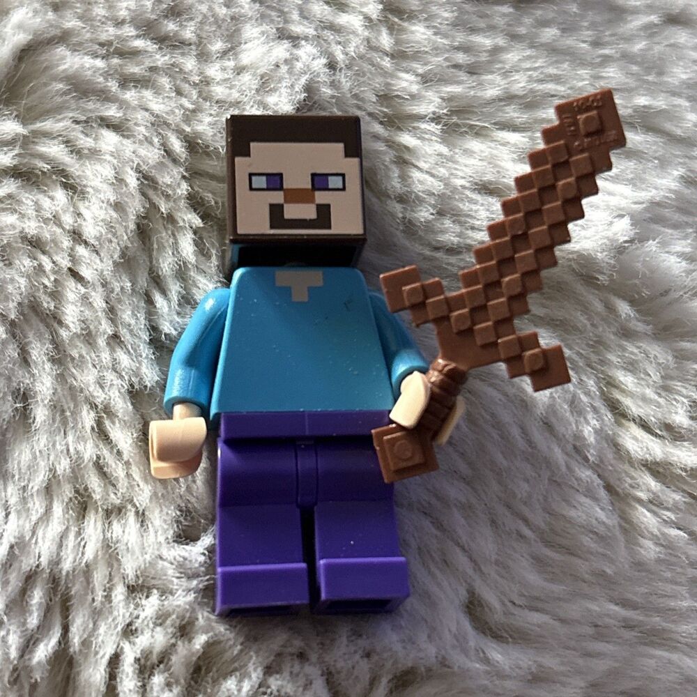 LEGO Minecraft STEVE w/ Sword Minifigure